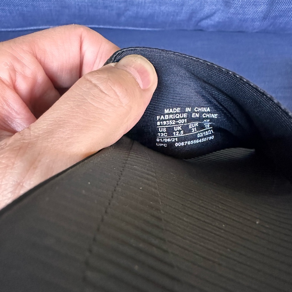 Nike Black Slide Sandals with Logo - Picture 4 of 4